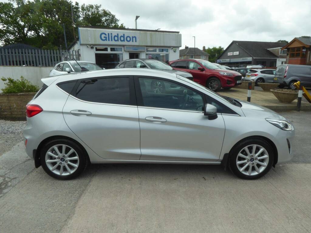 Ford Fiesta 1.0 Ecoboost Titanium Navigation 125 Ps 2 Owners F Silver