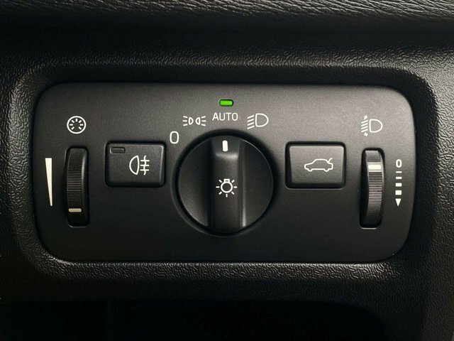Volvo V40 D3 4 Cyl 150 R Design Lux Nav Blue #44