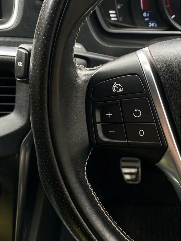 Volvo V40 D3 4 Cyl 150 R Design Lux Nav Blue #41