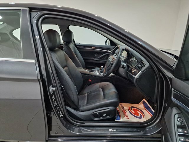 BMW 5 Series 2L M Sport White #9