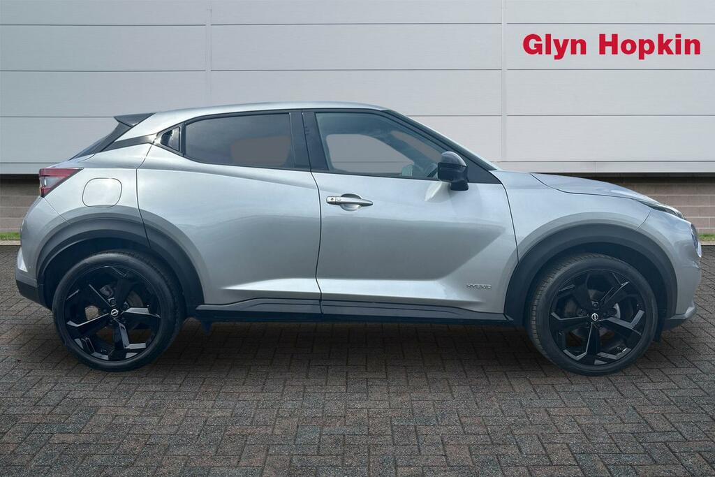 Nissan Juke 1.6 Hybrid Tekna OW74YAV Silver #2