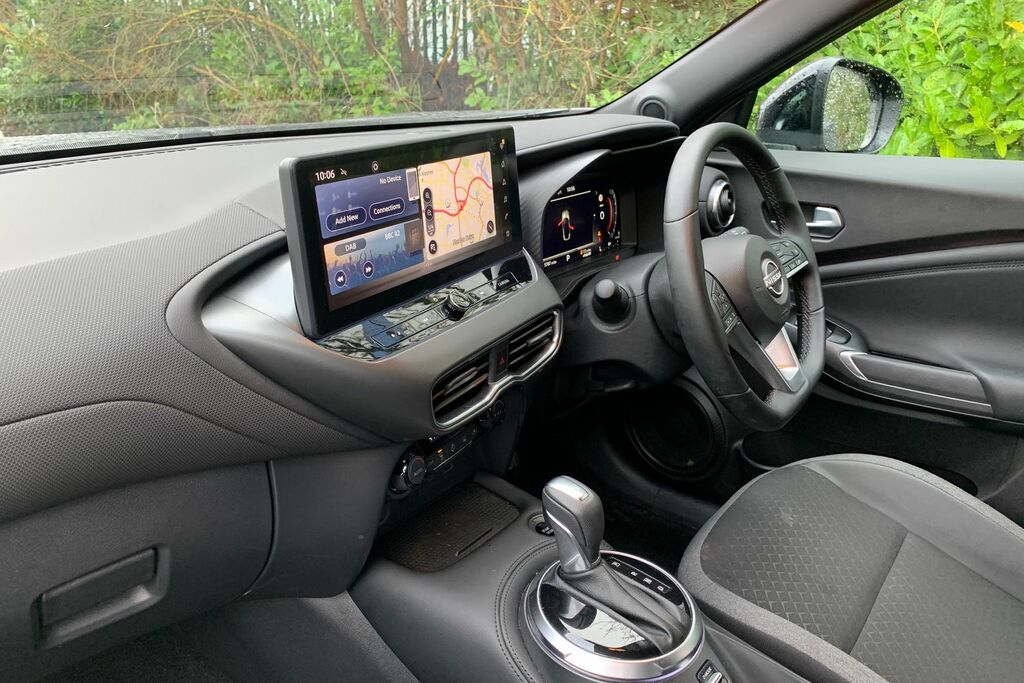 Nissan Juke 1.0 Dig-t Tekna Hatchback Silver #36