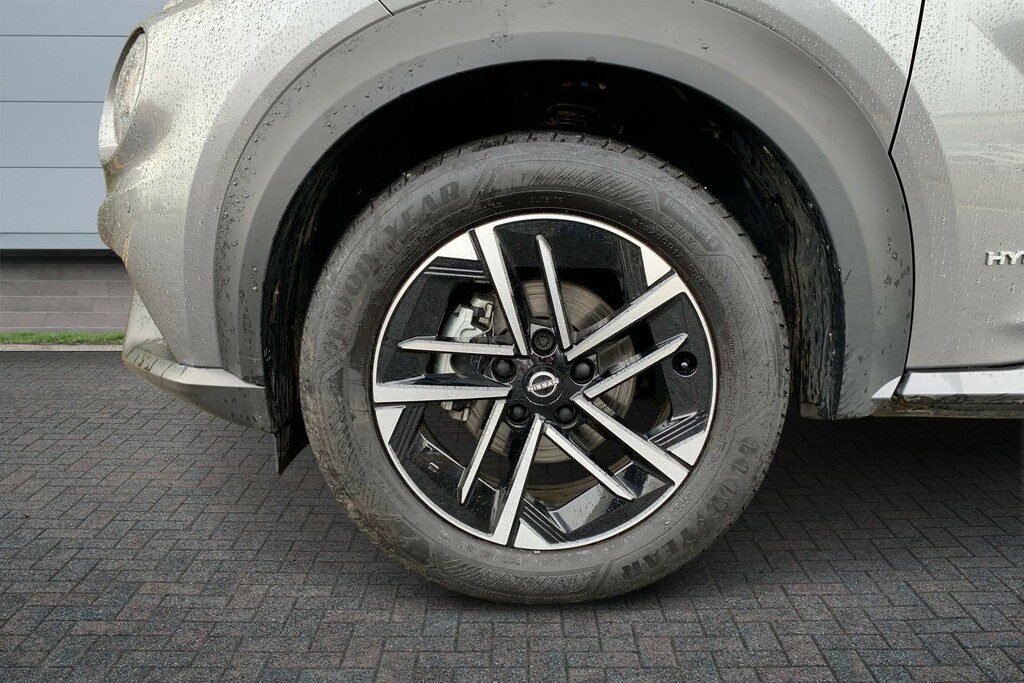 Nissan Juke 1.0 Dig-t Tekna Hatchback Silver #9