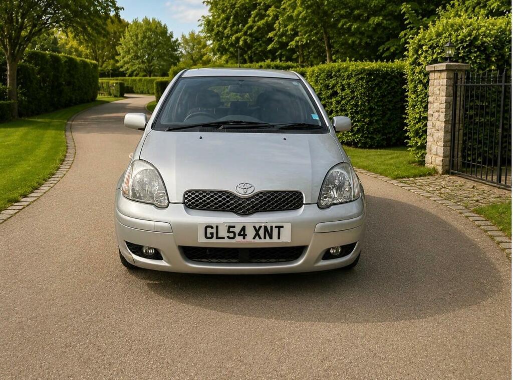 Toyota Yaris 1.3 Vvt-i T Spirit Silver #3