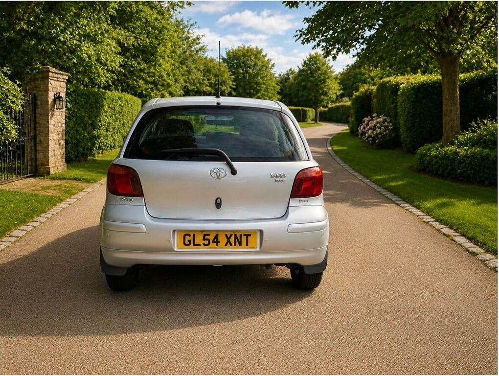 Toyota Yaris 1.3 Vvt-i T Spirit Silver #6
