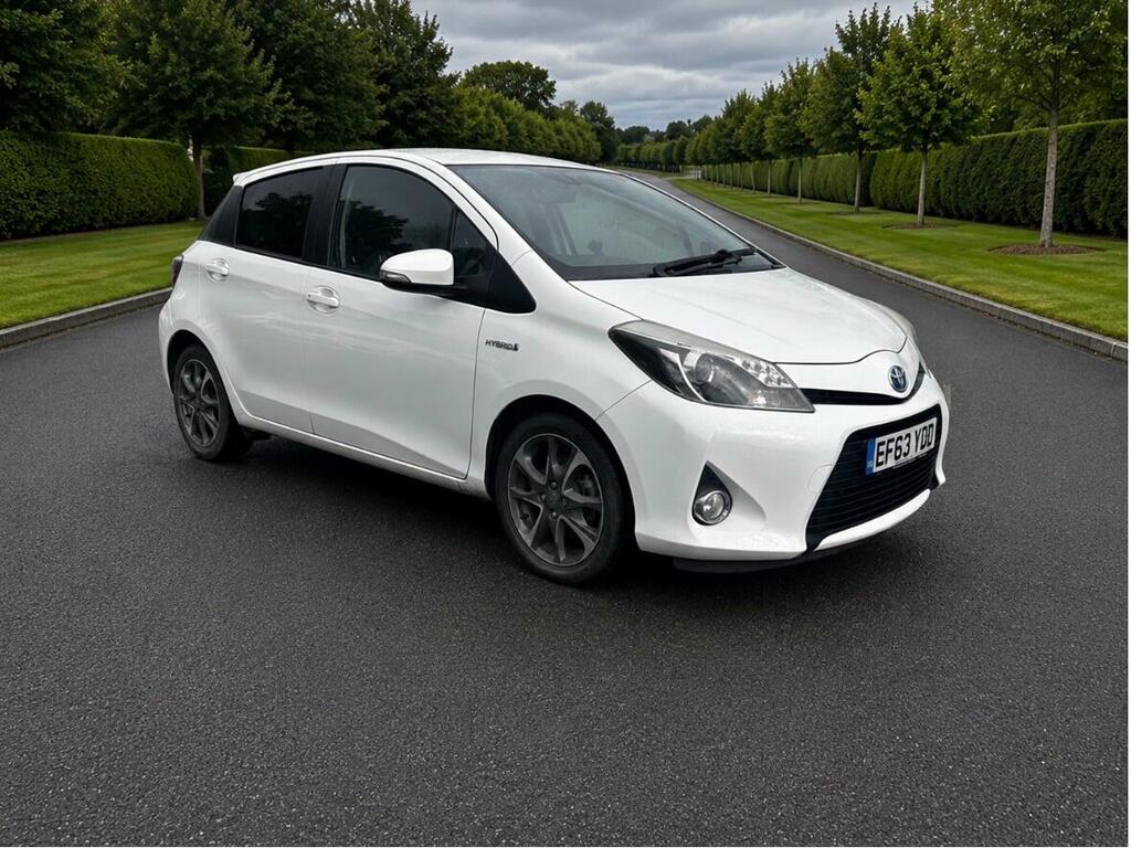 Toyota Yaris Hatchback White #1