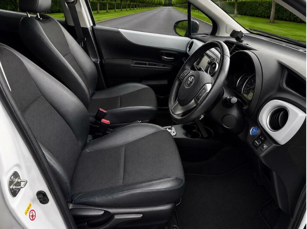 Toyota Yaris Hatchback White #8