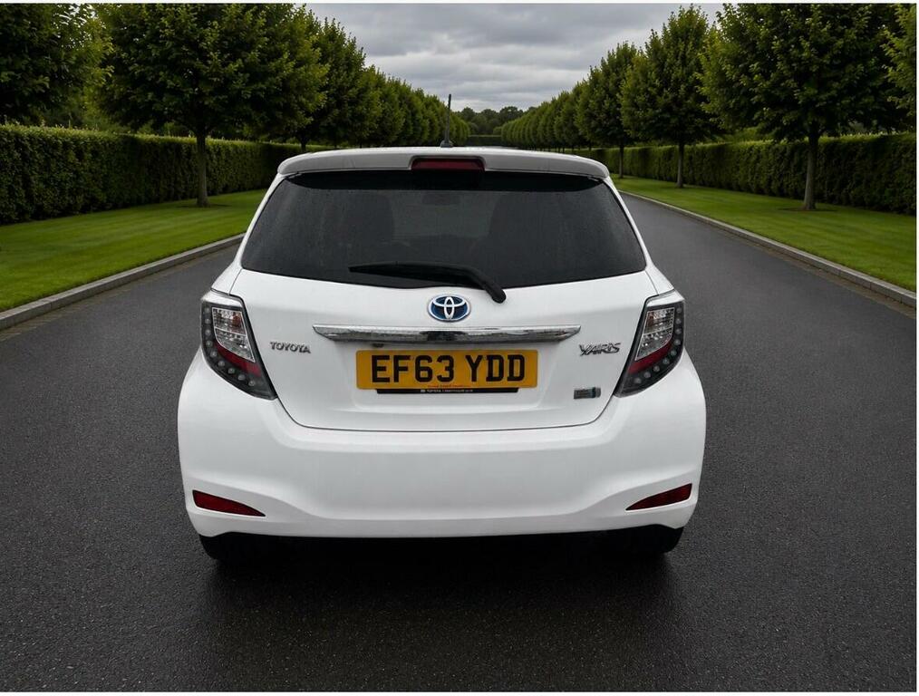 Toyota Yaris Hatchback White #6