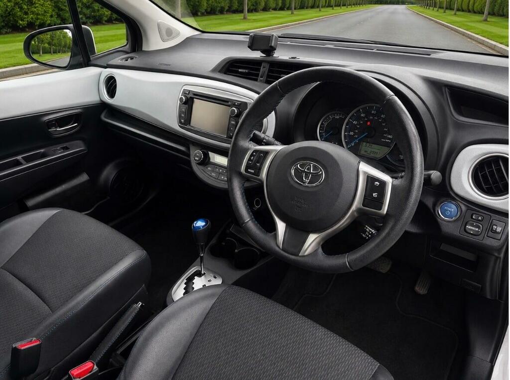 Toyota Yaris Hatchback White #7
