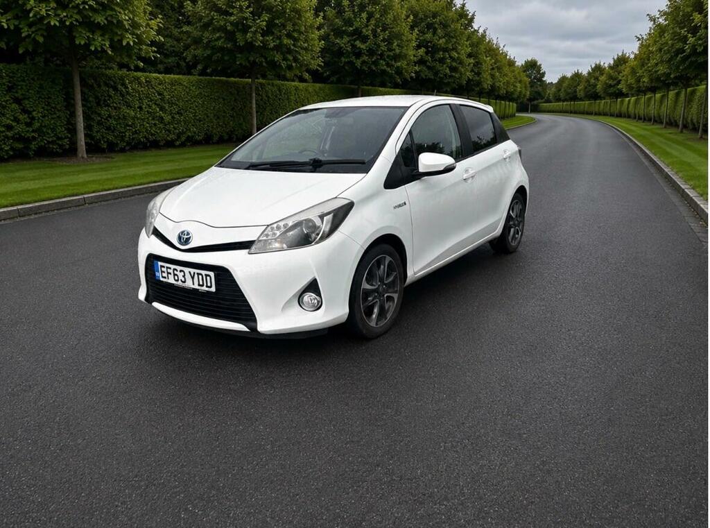 Toyota Yaris Hatchback White #4