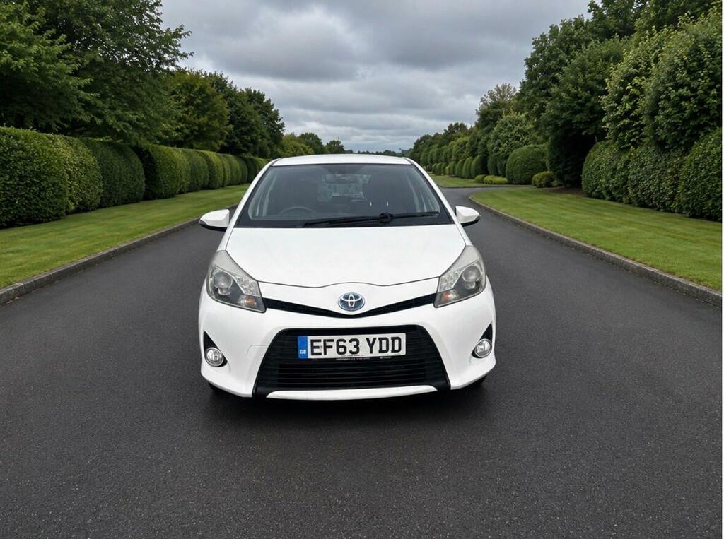 Toyota Yaris Hatchback White #2