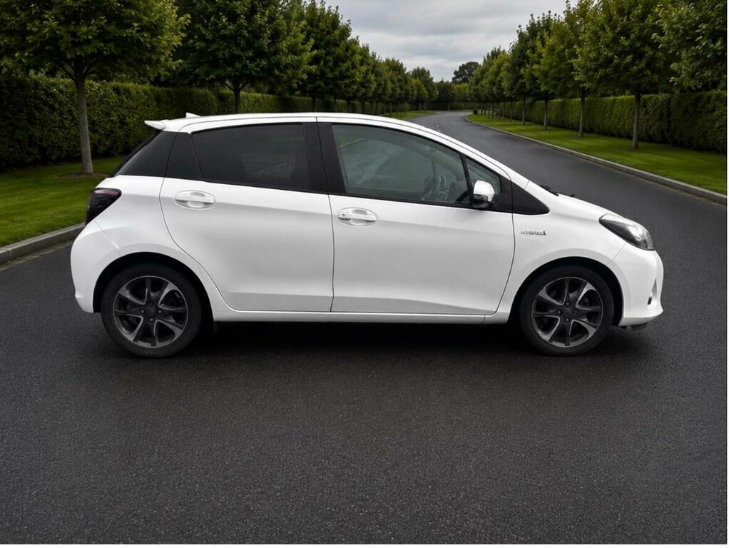 Toyota Yaris Hatchback White #3