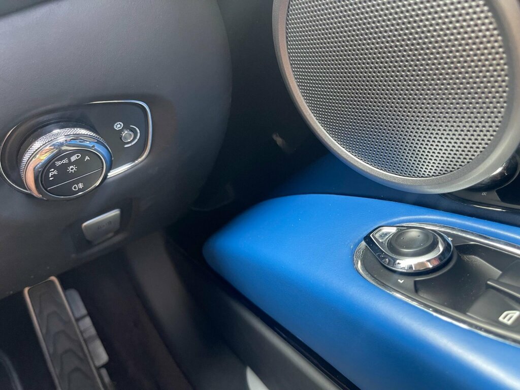 Aston Martin DB11 V12 Launch Edition Touchtronic #40
