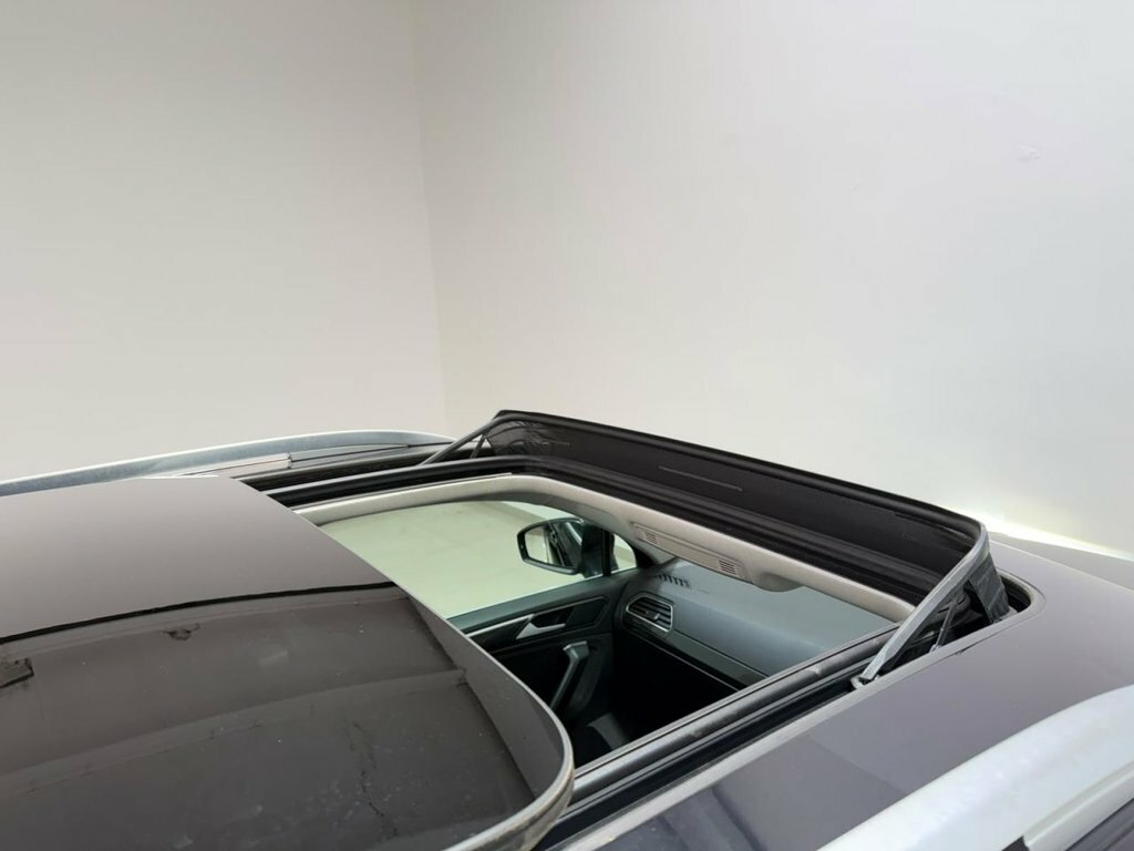 Volkswagen Tiguan 2L Sel LG17JYE Black #5