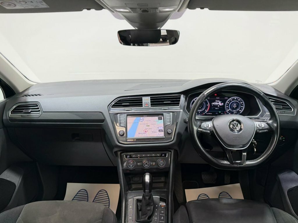 Volkswagen Tiguan 2L Sel LG17JYE Black #4