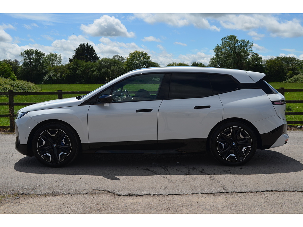 BMW iX 40 M Sport White #5