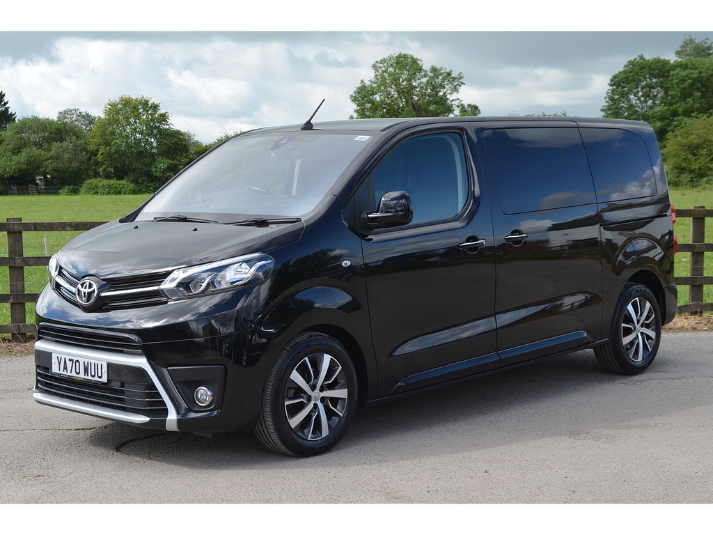 Toyota Proace Verso D Family Black #4