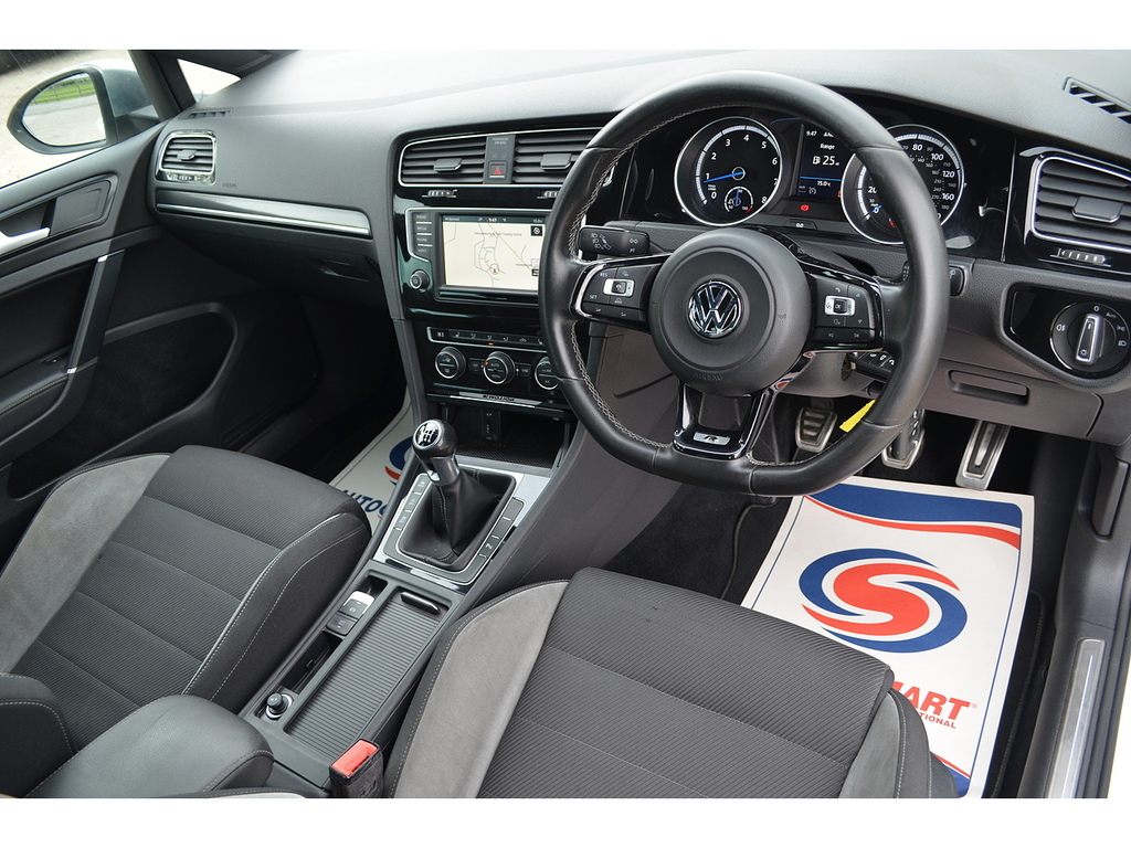 Volkswagen Golf Tsi Bluemotion Tech R CA66WLX White #2