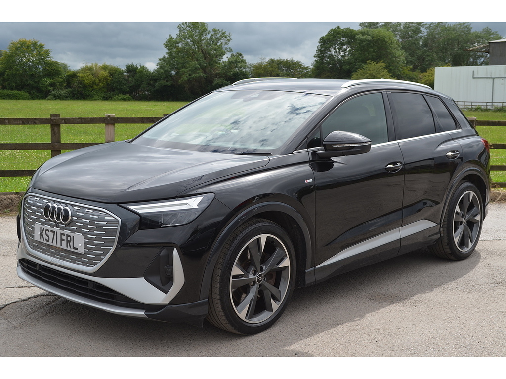 Audi Q4 E Tron S Line Black #4