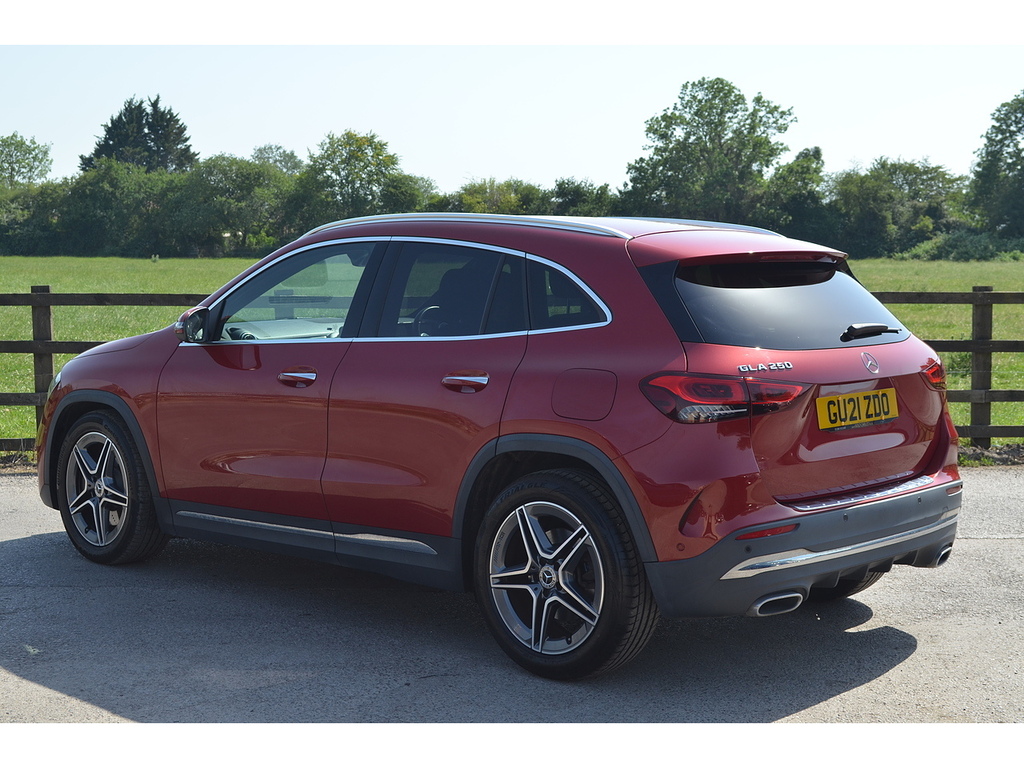 Mercedes-Benz GLA Class Gla250 Amg Line Red #6