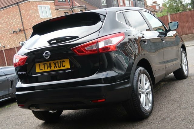 Nissan Qashqai 2014 1.2 Dig-t Acenta Premium Suv Manua Black #4