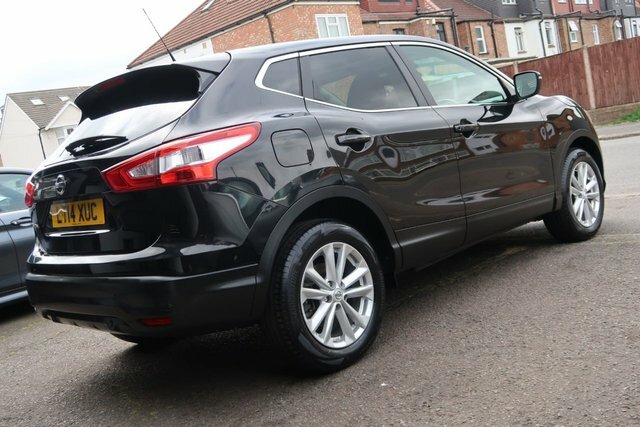 Nissan Qashqai 2014 1.2 Dig-t Acenta Premium Suv Manua Black #3