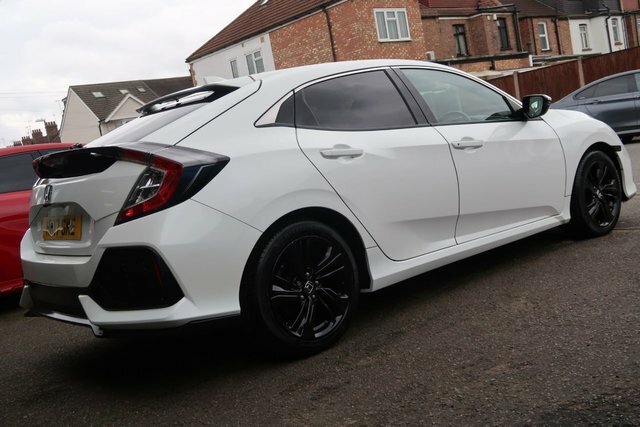 Honda Civic 2017 1.0 Vtec Turbo Sr Hatchback Cvt Eu White #3