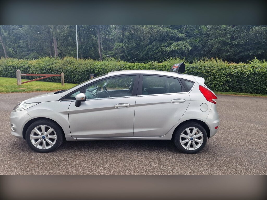 Ford Fiesta 1.25 Zetec Hatchback 133 Gkm, Silver #2