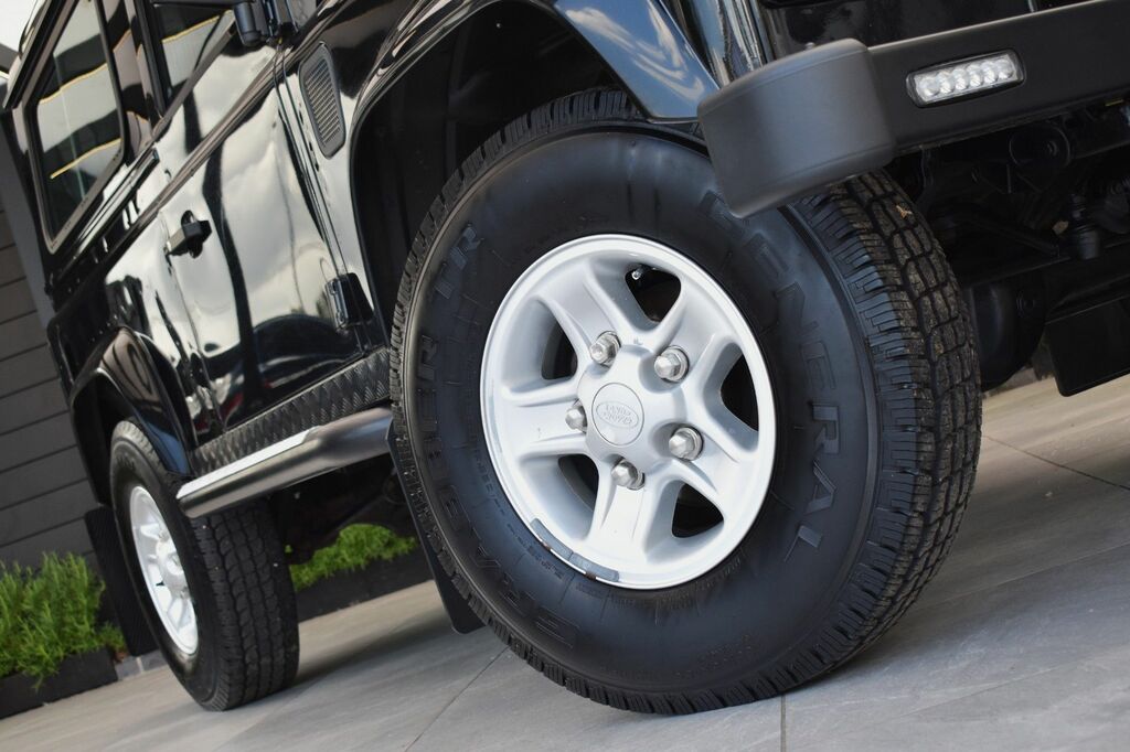 Land Rover Defender 2.4 Tdci County Station Wagon 4W Black #3
