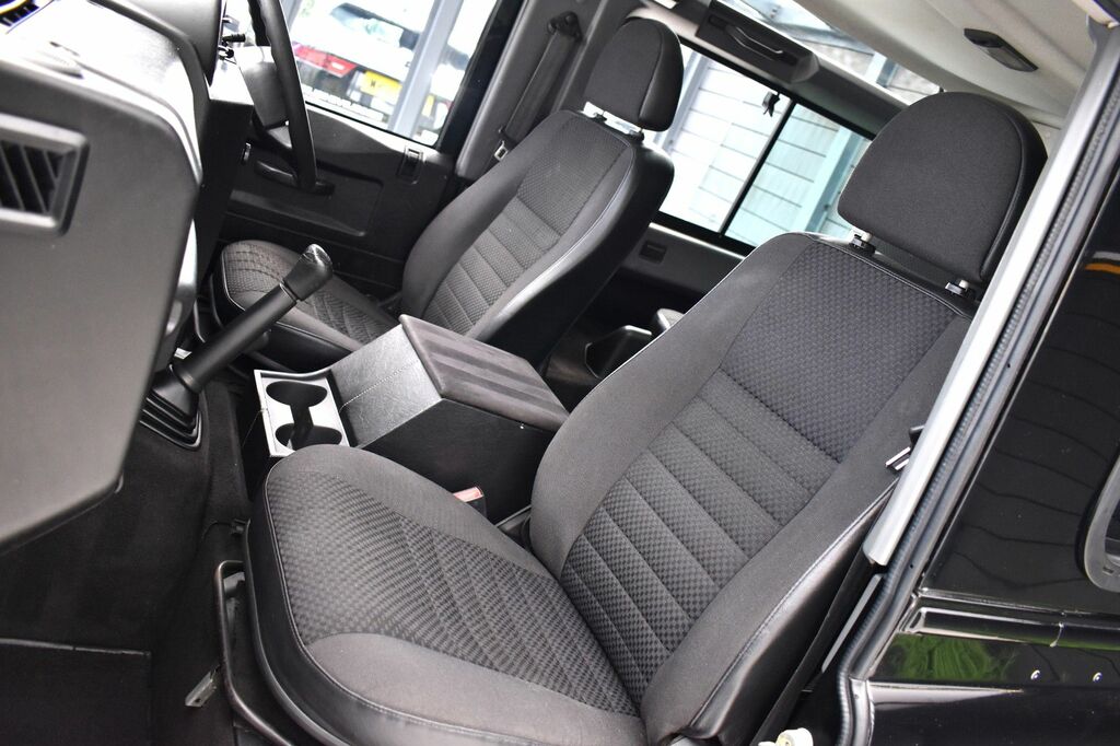 Land Rover Defender 2.4 Tdci County Station Wagon 4W Black #4