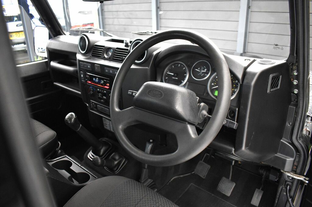 Land Rover Defender 2.4 Tdci County Station Wagon 4W Black #2
