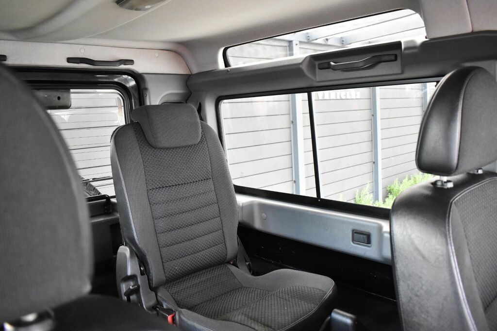 Land Rover Defender Silver #72
