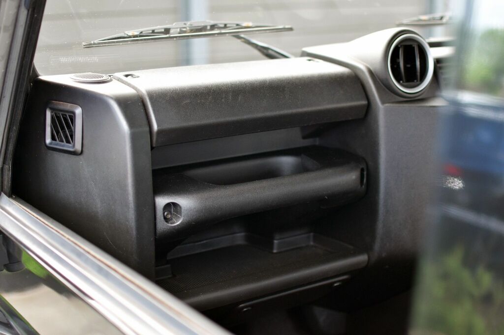 Land Rover Defender Silver #59