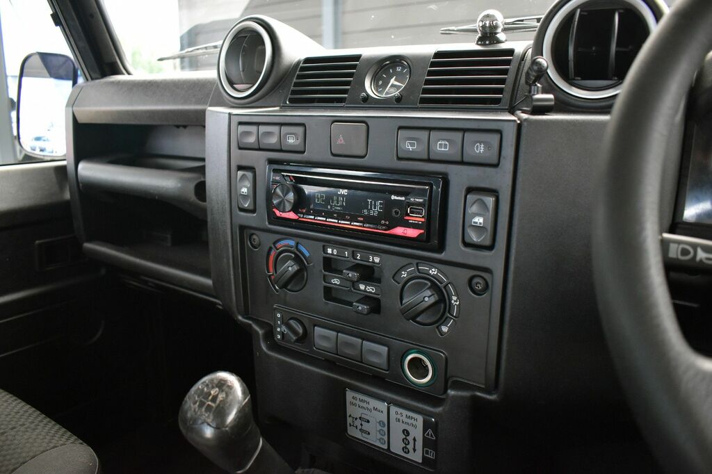 Land Rover Defender Silver #64