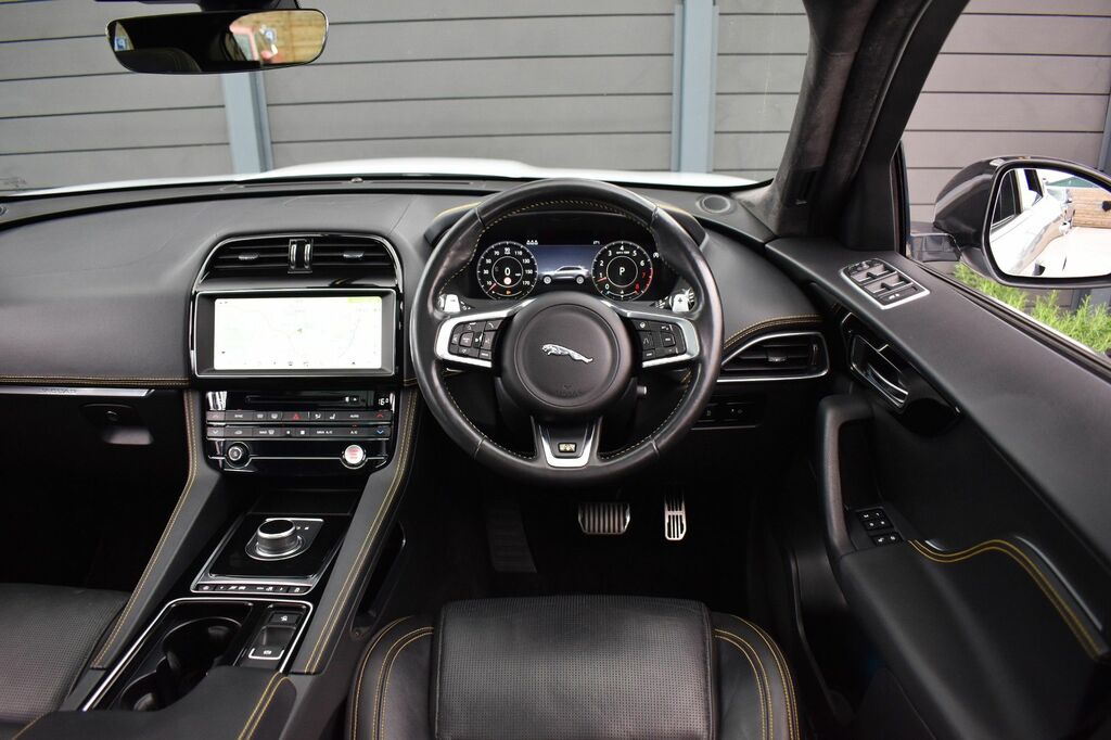 Jaguar F-Pace 3.0 D300 V6 Portfolio Suv Awd Euro Red #19