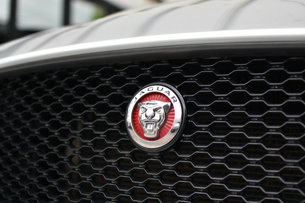 Jaguar F-Pace 3.0 D300 V6 Portfolio Suv Awd Euro Red #53
