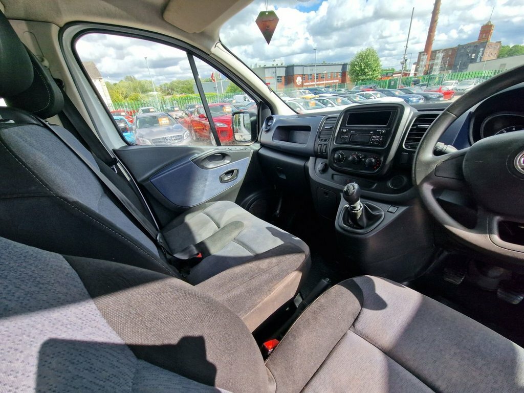 Vauxhall Vivaro 1.6 Cdti 2900 Sportive Panel Van Silver #17