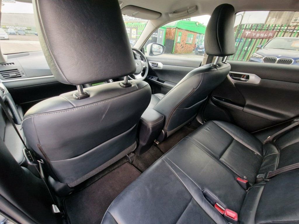 Lexus CT 200H Hatchback White #35