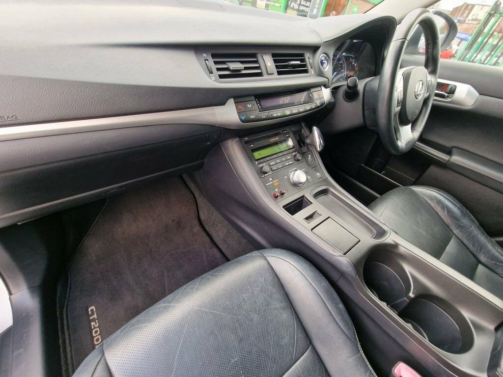 Lexus CT 200H Hatchback White #39