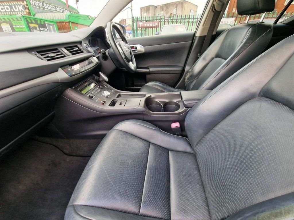 Lexus CT 200H Hatchback White #37