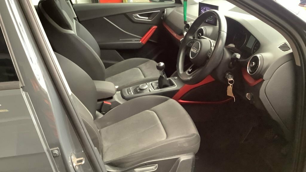 Audi Q2 1L Sport Black #11