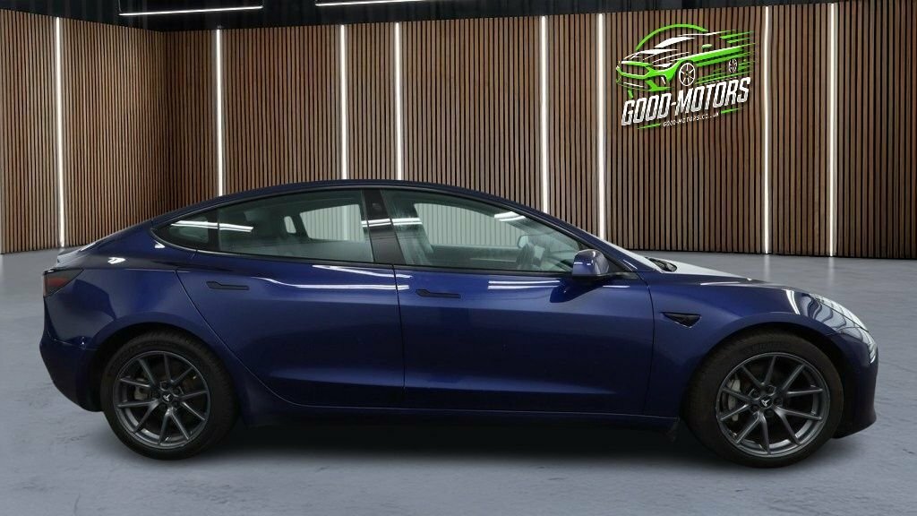 Tesla Model 3 Saloon Blue #2