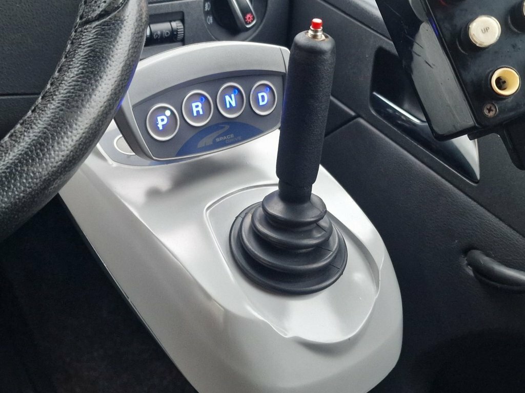 Volkswagen Caravelle Tdi Se #16