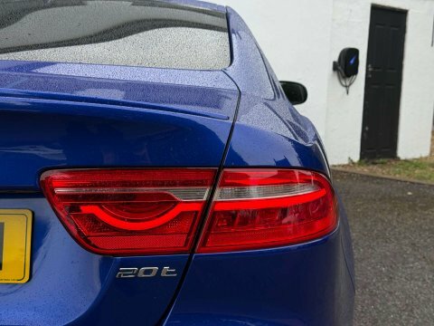 Jaguar XE 2.0D Portfolio Saloon Red #30