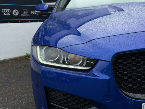 Jaguar XE 2.0D Portfolio Saloon Red #15