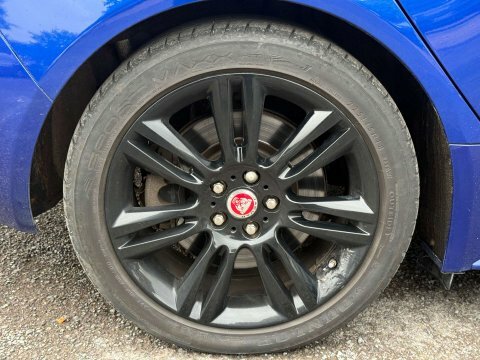 Jaguar XE 2.0D Portfolio Saloon Red #40