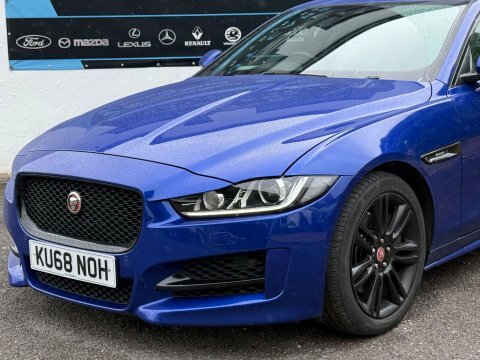 Jaguar XE 2.0D Portfolio Saloon Red #9