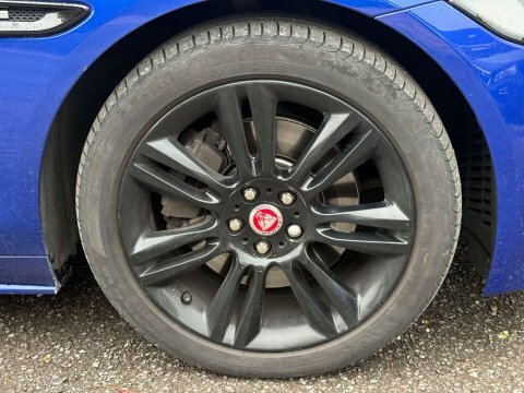 Jaguar XE 2.0D Portfolio Saloon Red #41