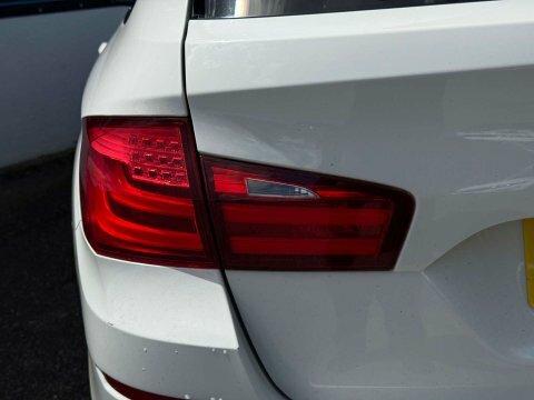 BMW 5 Series Se White #32