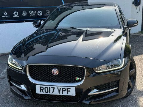 Jaguar XE 2.0D R-sport Saloon Black #5